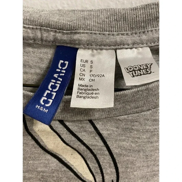 DIVIDED H&M LOONEY TUNES BUGS BUNNY WOMENS SHIRT SIZE SMALL - PERFECT CONDITION - Picture 3 of 5